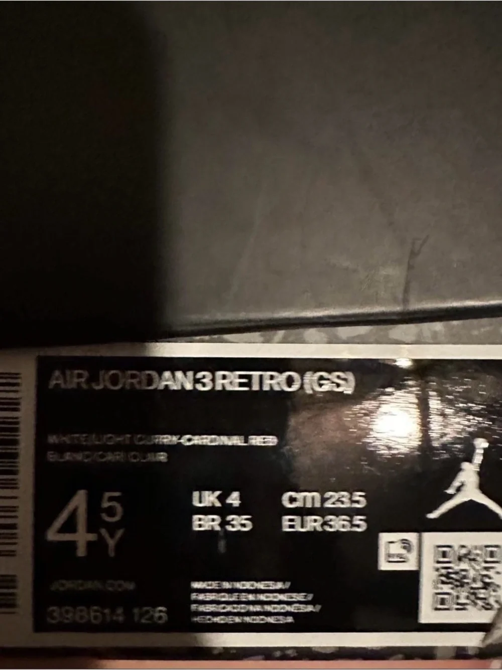 Jordan 3 white and Red Retro Basketball Sneakers - Brand: